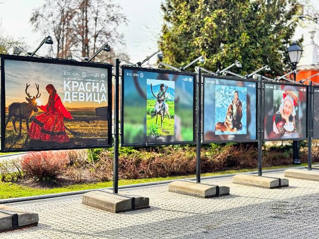В саду «Эрмитаж» открылась фотовыставка Русского географического общества «Красна девица».
