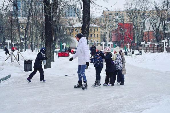 Каток в саду "Эрмитаж" Каток в саду "Эрмитаж"
