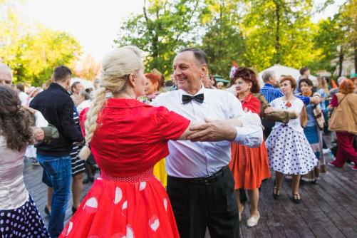 "Московское долголетие в саду "Эрмитаж"